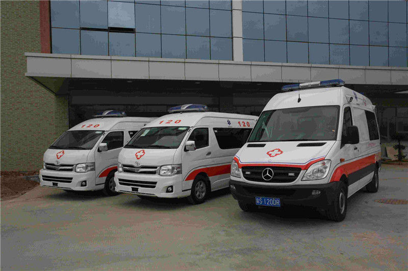 救護(hù)車(chē)進(jìn)小區(qū)受阻是怎么回事？救護(hù)車(chē)廠家?guī)懔私馐虑槭寄?2